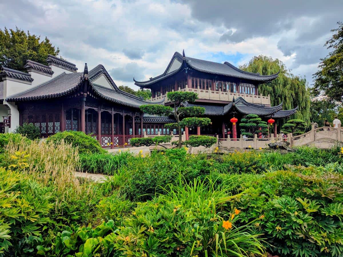 Teedrinken im chinesischen Teehaus Luisenpark